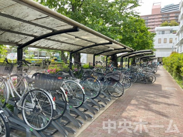 グリーンコーポ町屋の駐輪場|【自転車置き場】最新の空き状況や費用などの詳細は担当スタッフまでお問い合わせください。