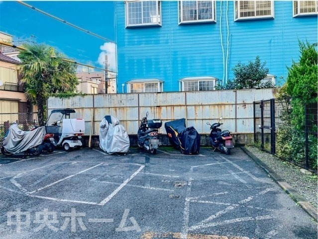 グリーンコーポ町屋のその他共用部分|【バイク置場】最新の空き状況や費用などの詳細は担当スタッフまでお問い合わせください。