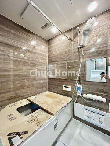 グリーンコーポ町屋の浴室|【バスルーム】暖房換気乾燥機付きシステムバスルーム。暖房・冷風・換気・乾燥など、毎日を快適に過ごせるうれしい機能が揃っています。雨の日の洗濯物も安心です。