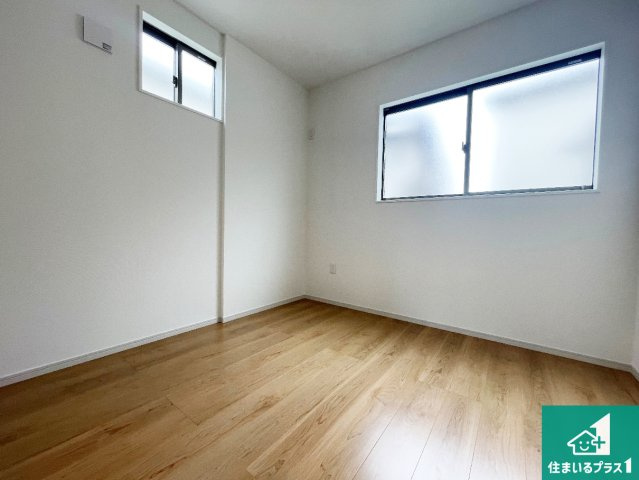 ★大津市別保　第1期　新築一戸建ての洋室|シンプルな洋室は、自分好みのインテリアが楽しめます♪ご家族とインテリアや家具を選びに行くのは物件購入時の醍醐味の一つです。ぜひお楽しみください♪