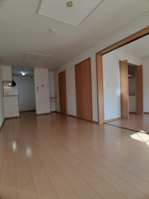 【居間・リビング】 | パストラルコート岩出　Ⅰ | ゆったりとした居間です