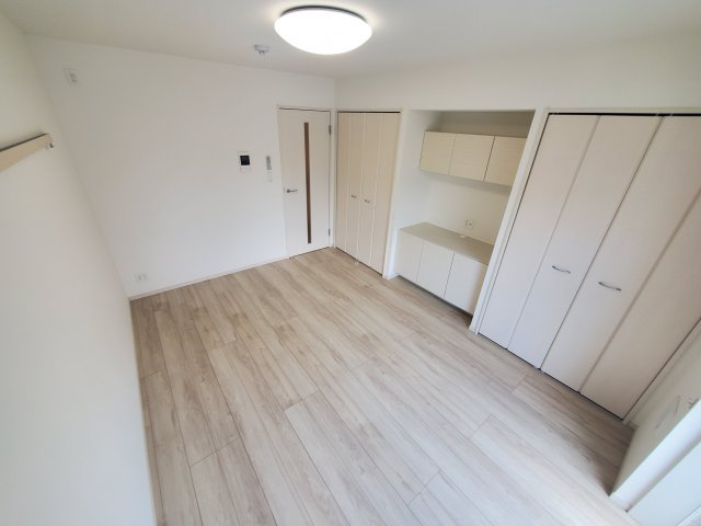 さいたま市岩槻区西町５丁目の賃貸マンションの居間・リビング|こちらの居間で趣味の時間をお楽しみください