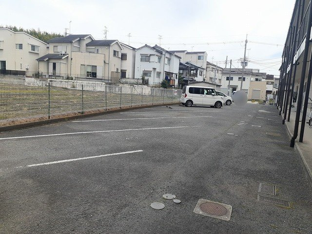 ニューハイツ茂手木の駐車場