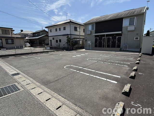 プランドールＨの駐車場