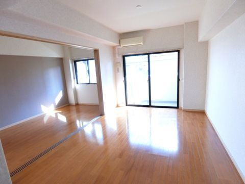 Y'sマンション弐番館の居間・リビング