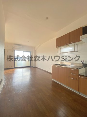 【居間・リビング】 | 　サンハイツ寝屋川 | ゆったりとしたリビングです