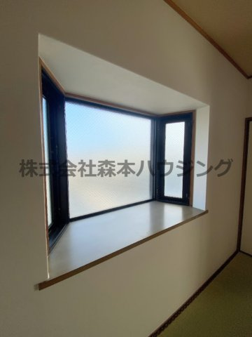 【内装】 | 　サンハイツ寝屋川 | 出窓が明るくしてくれます