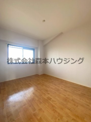 【洋室】 | 　サンハイツ寝屋川 | 落ち着いた色調の洋室です