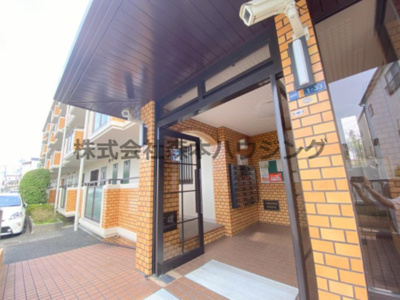 【エントランス】 | 　サンハイツ寝屋川 | 清潔なエントランスです