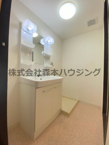 【洗面所】 | 　サンハイツ寝屋川 | 明るい洗面所です