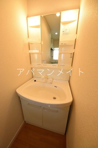 【洗面所】 | ラクエスタゆめが丘A棟 | 忙しい朝には欠かせない洗面所です