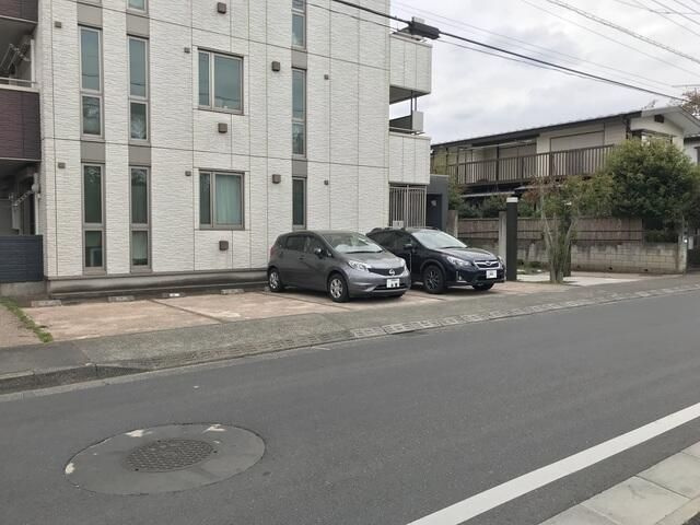 ＫＩＲＩＥ　ＭＡＩＳＯＮ　国立の駐車場