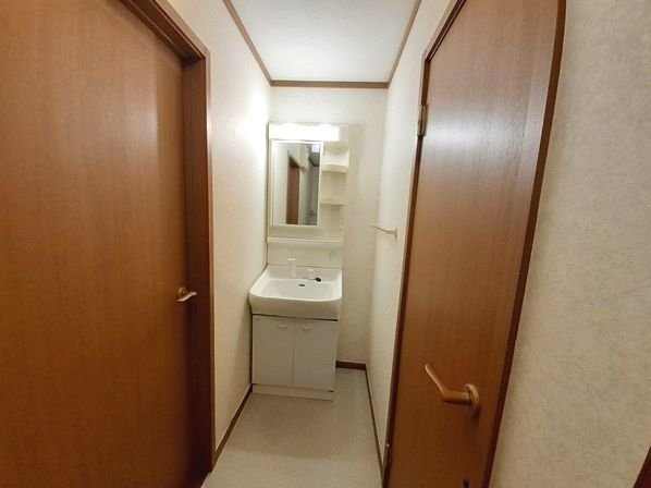 レジデンス北泉　Ｂの洗面所|使いやすい洗面所です