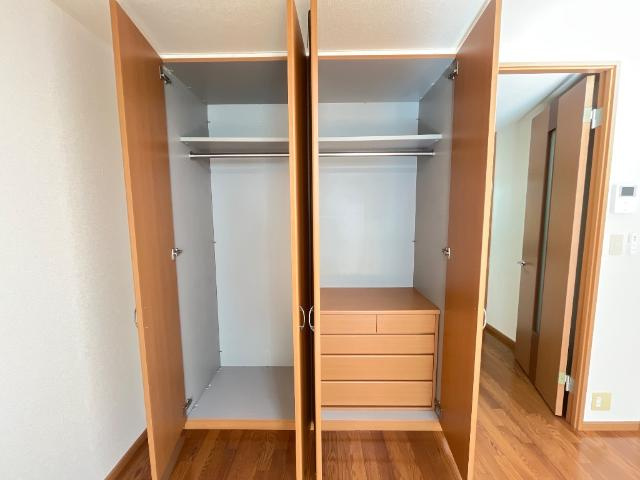 メルローズ香貫の収納|クローゼット