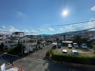 【展望】 | 別保２丁目　１期２号地 | 青い空が広がる開放的なバルコニー。日差しを遮るものがないので、育ち盛りのお子様のお洗濯ものが多くてもたっぷり気持ちよくお洗濯して頂けます。