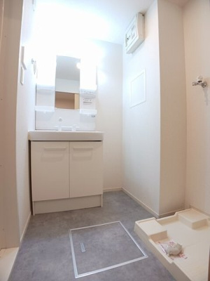 【洗面所】 | ラ・ロマネ | 忙しい朝には欠かせない洗面所です