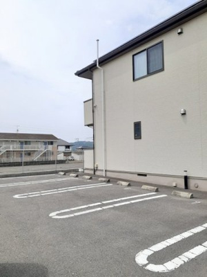 【駐車場】 | カーサ・デ・オリーヴァ | 駐車場があるので、車を買う予定の方も安心です