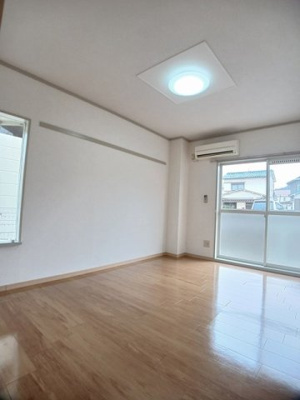 【居間・リビング】 | プラドール布施屋Ⅲ | 使いやすいリビングです