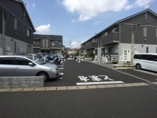 仲介手数料（賃料の1.10ヵ月）の50％OFF対象物件！の駐車場|駐車場完備です