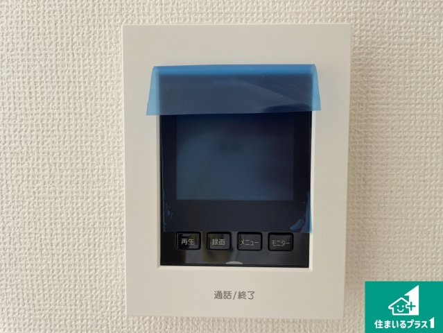 大津市別保　第1期　新築一戸建ての防犯設備|カラーモニターインターホン！声だけでなく来訪者の姿や顔がモニターで確認できるので、小さなお子様がいらっしゃるご家庭でも安心できます！
