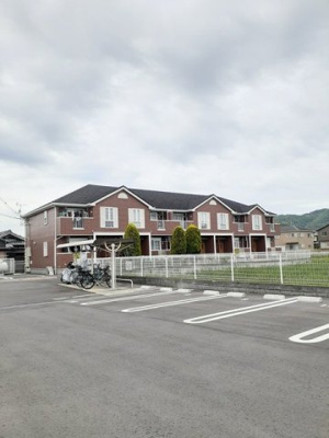 【駐車場】 | ボーヴィラージュ | 駐車場です