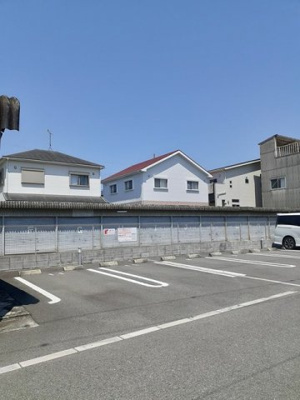 【駐車場】 | メゾン桜坂Ⅰ | 駐車場に車を止められます