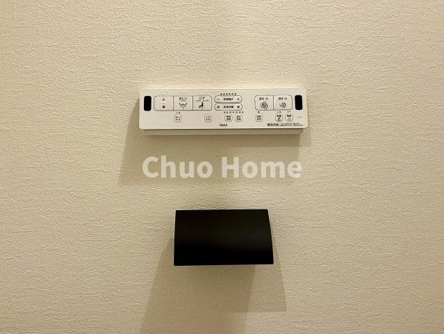 葛飾区亀有4丁目新築分譲住宅の内装|【ウォシュレット】清潔に使いたいお手洗いには最適な設備です。もちろんウォームレットも標準装備です。