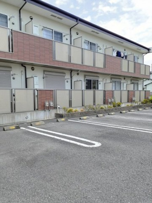 【駐車場】 | サニーブライト | 駐車場があるので、車を買う予定の方も安心です