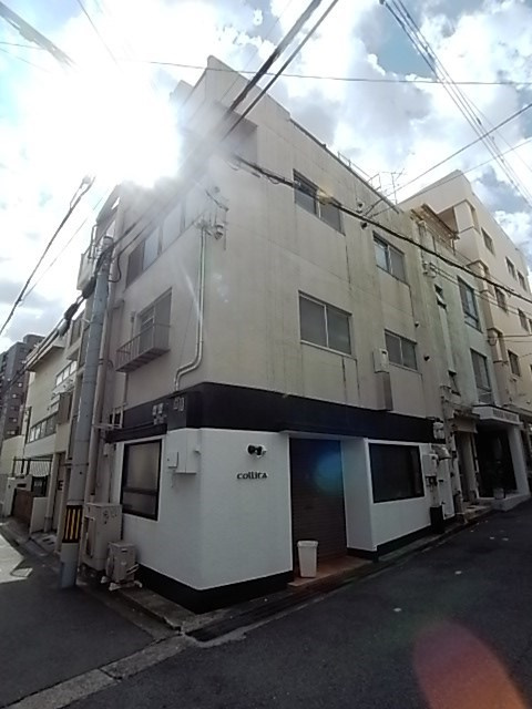 京屋ホームズの外観