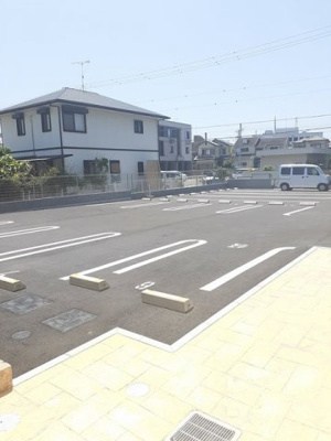 【駐車場】 | プラシド・ラウレア | 駐車場があるので、車を買う予定の方も安心です
