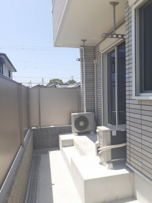 【庭】 | プラシド・ラウレア | 簡単な家庭菜園も楽しめるお庭です