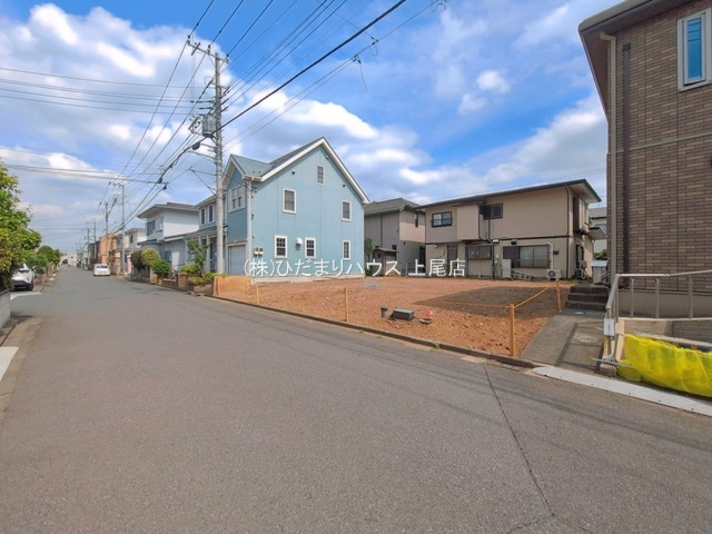 上尾市小泉　新築戸建　リーブル01の前面道路含む現地写真
