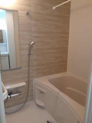 【浴室】 | ヴァーサ・メローネⅡ | 落ち着いた空間のお風呂です