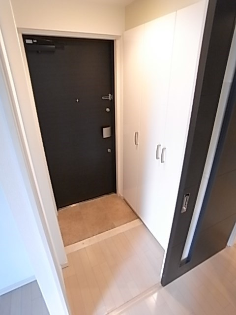 アドバンス三宮Ⅳルシールの玄関