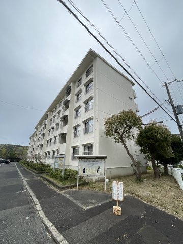 名谷2団地10号棟の外観