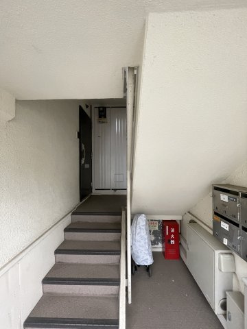 名谷2団地10号棟のエントランス