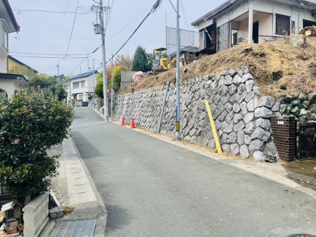 中央区中沢町　売土地の前面道路含む現地写真