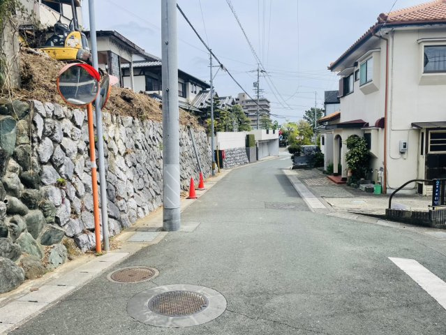 中央区中沢町　売土地の前面道路含む現地写真