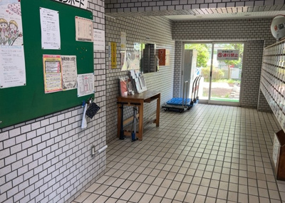 【受付】 | 藤和南町田ハイタウン | 受付はマンションコンシェルジュがいる場合もあれば、管理人が滞在する小部屋を総称して呼ぶことがあります。主にエントランスに設置されていることから、防犯面でも期待ができます。防犯設備がない場合はより安心！