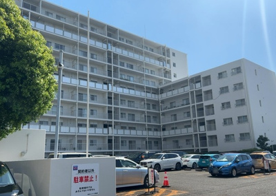 【現況写真】 | 藤和南町田ハイタウン | 眺望の良さを楽しめるダイニングキッチンで家族団らんの時間を過ごしてはいかがでしょうか。バルコニーから見える景色を家族で眺める時間は、時間が経つのを忘れてしまいそうですね。是非、現地を見に行きましょう！