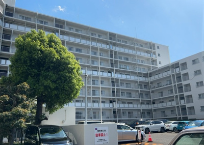 【構造・工法・仕様】 | 藤和南町田ハイタウン | ＲＣ造、Reinforced Concreteは直訳すると補強されたコンクリートです。主に柱や梁・床・壁が鉄筋とコンクリートで構成おり、鉄筋を組んだ型枠にコンクリートを流し込んで固めたものを指します。