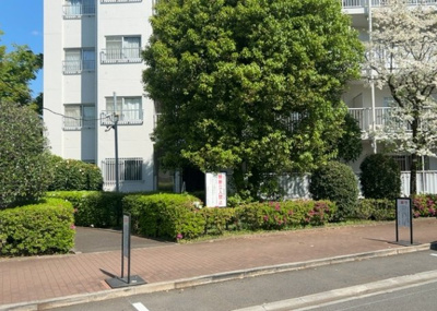 【構造・工法・仕様】 | 藤和南町田ハイタウン | ＳＲＣ造は強度や耐震性の面でもRC造と比べて優れています。そのため、10階建以上の高層または超高層マンションなどの建築にも多く採用されています。柱や梁などのサイズが小さくても高い耐震性を確保できます。