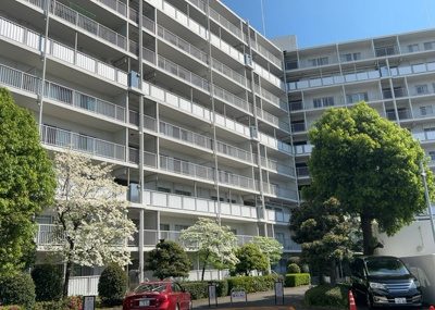 【外観】 | 藤和南町田ハイタウン | 外観はマンション管理がされているかの目安になります。築年数が古いと、壁面は劣化してひび割れが生じることも！建物が古びていても細かいところが修繕されていると、きちんと管理されているなぁと感じるでしょう。
