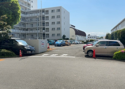 【駐車場】 | 藤和南町田ハイタウン | 駐車場と明記されていても、最小スペースでつくられた駐車場だと大型車は駐車できなかったり、出入りしにくくなったりする可能性があります。お車のサイズと購入したい物件の駐車場のサイズを現地で確認しましょう。