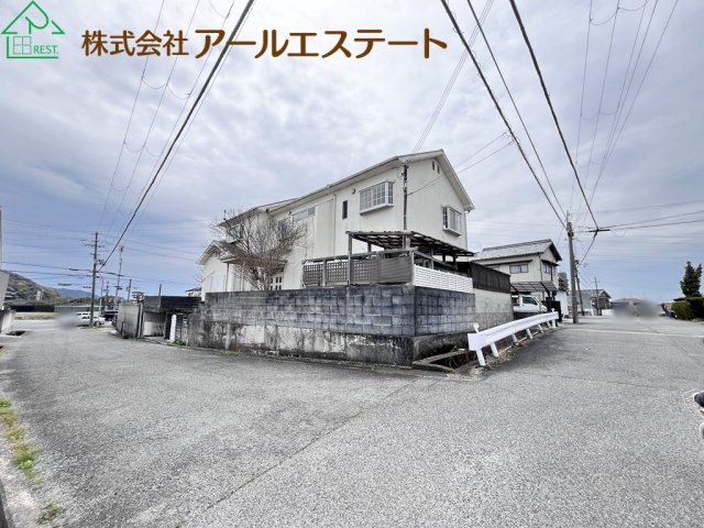 姫路市飾東町豊国　　中古戸建の前面道路含む現地写真
