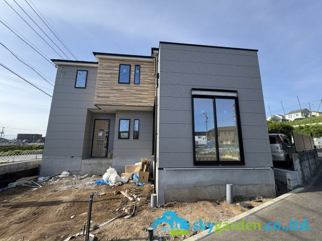 藤沢市下土棚2期　新築戸建　全１棟の外観|前面道路含む現地写真です　
令和8年4月14日撮影（工事中）