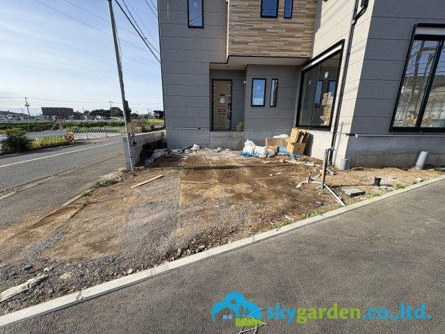 藤沢市下土棚2期　新築戸建　全１棟の前面道路含む現地写真|前面道路含む現地写真です完成予想パース　左が１号棟