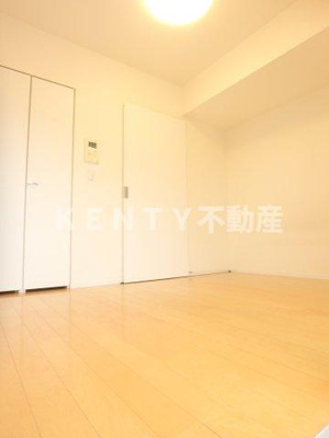 【寝室】 | エスティメゾン武蔵小山 | 広くて明るい寝室