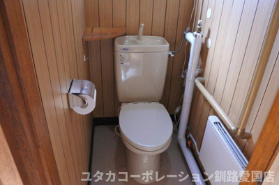 【トイレ】 | 堀川町6-16売家 | 木の温もり感じるトイレ空間★