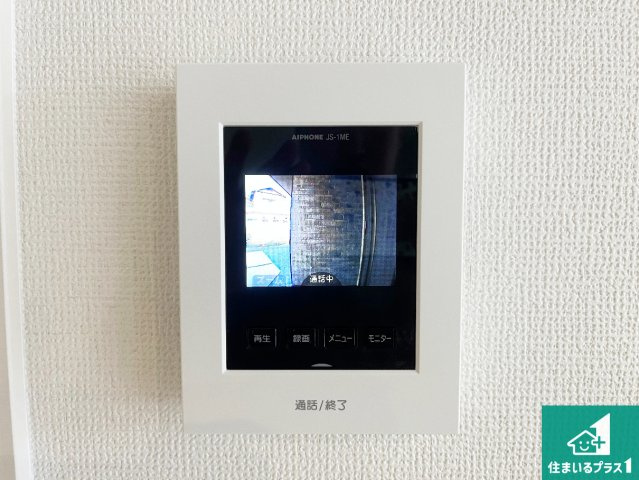 姫路市青山　第1期　新築一戸建ての防犯設備|カラーモニターインターホン！声だけでなく来訪者の姿や顔がモニターで確認できるので、小さなお子様がいらっしゃるご家庭でも安心できます！